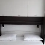 Nena- Sa Posebnim Ulazom U Prizemlju, Terasom I Zelenom Okucnicom