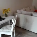 Nena- Sa Posebnim Ulazom U Prizemlju, Terasom I Zelenom Okucnicom Rakotule