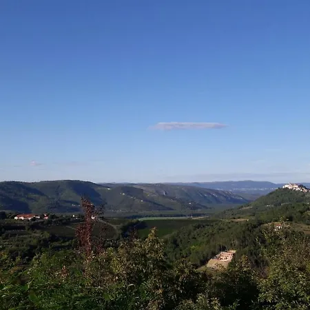 Nena- Sa Posebnim Ulazom U Prizemlju, Terasom I Zelenom Okucnicom 아파트 *